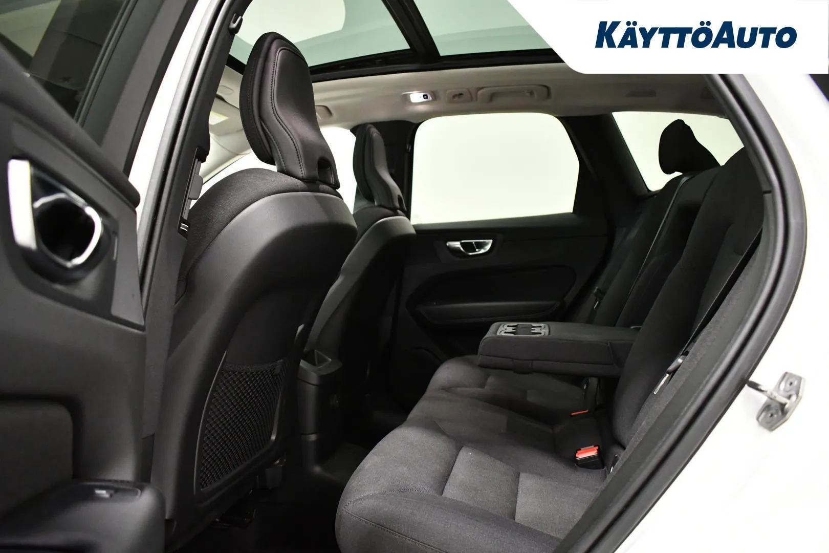 Volvo XC60 YLK-214 carousel image