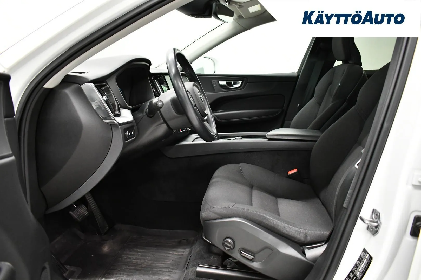 Volvo XC60 YLK-214 carousel image