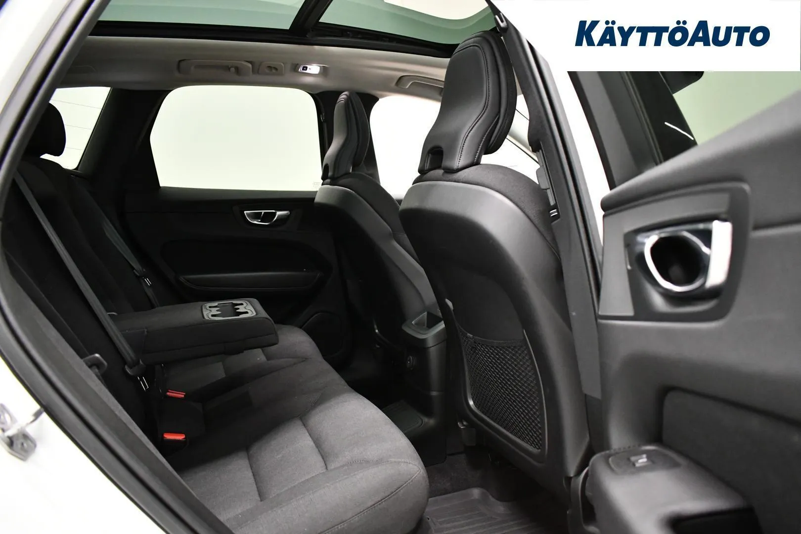 Volvo XC60 YLK-214 carousel image