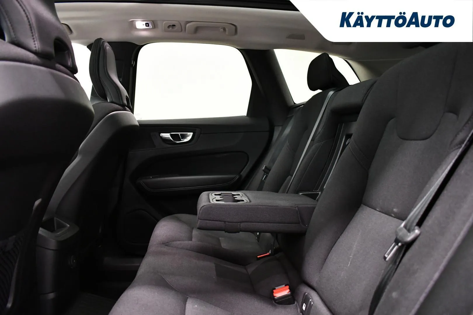 Volvo XC60 YLK-214 carousel image