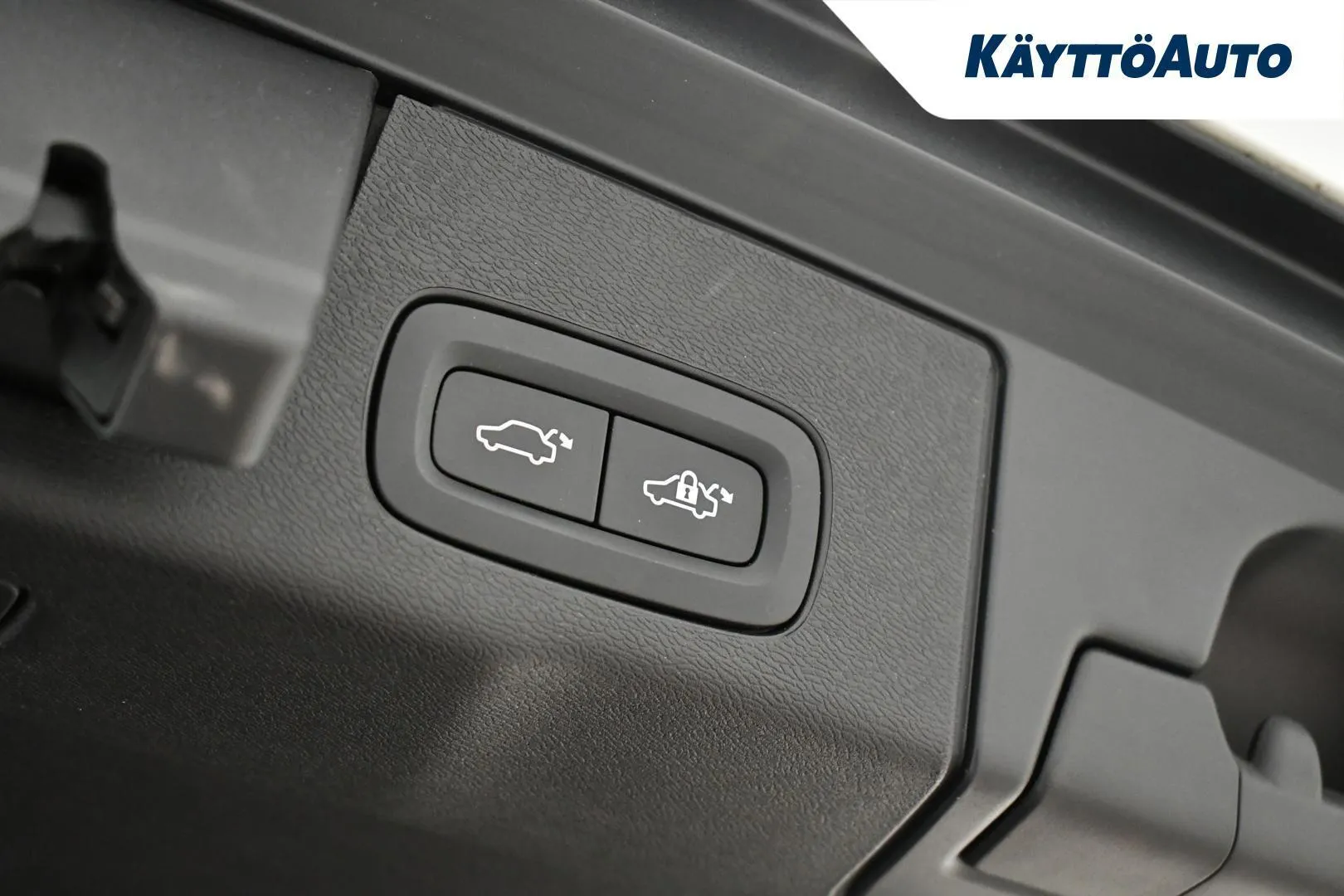 Volvo XC60 YLK-214 carousel image