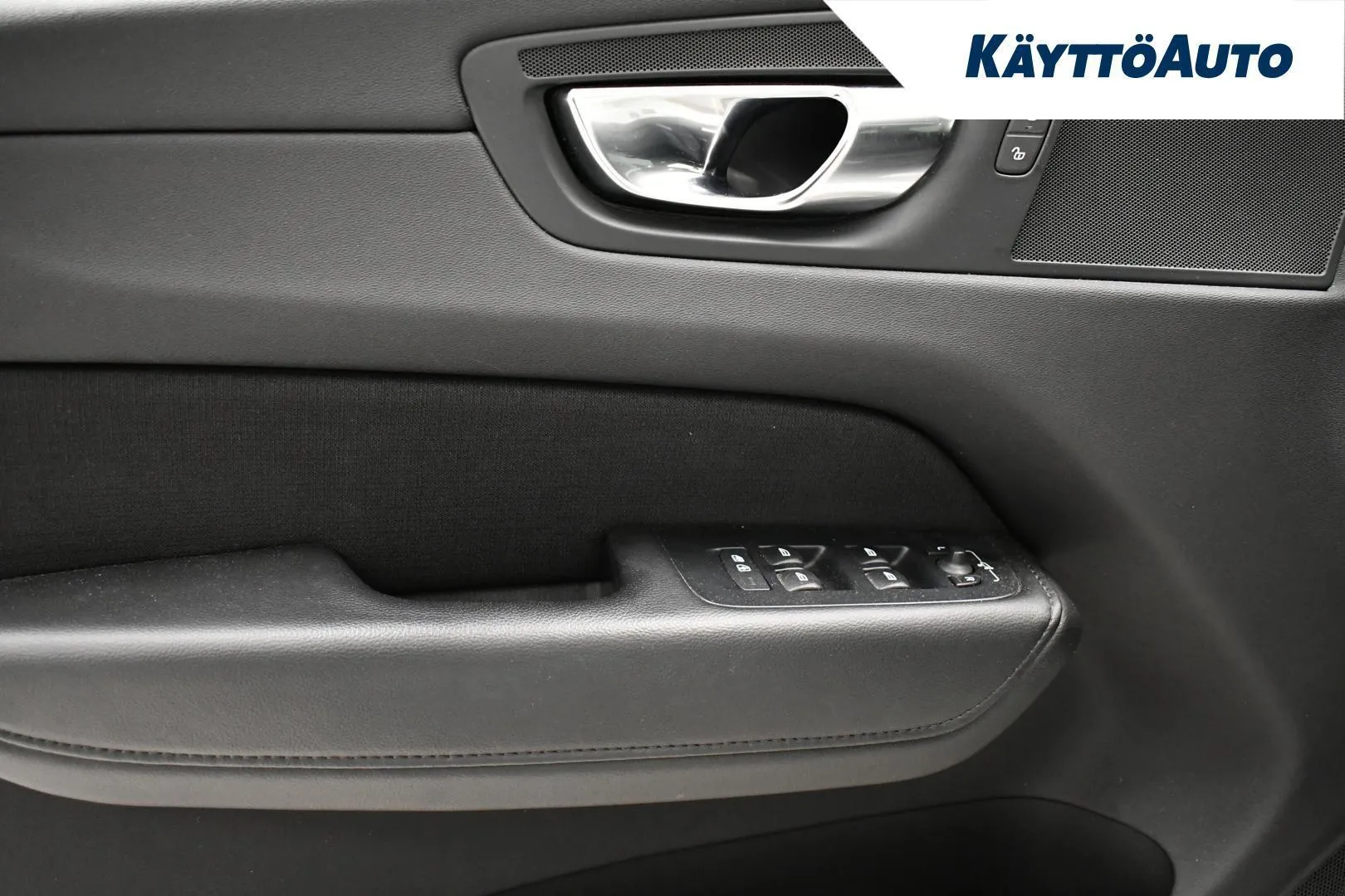 Volvo XC60 YLK-214 carousel image