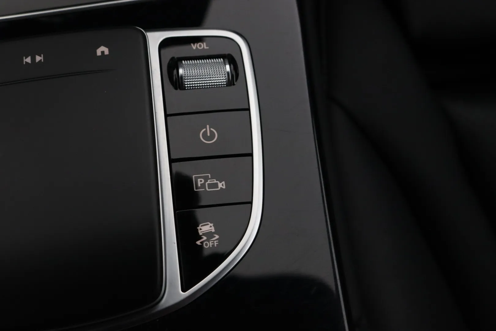 Mercedes-Benz GLC XPL-615 carousel image
