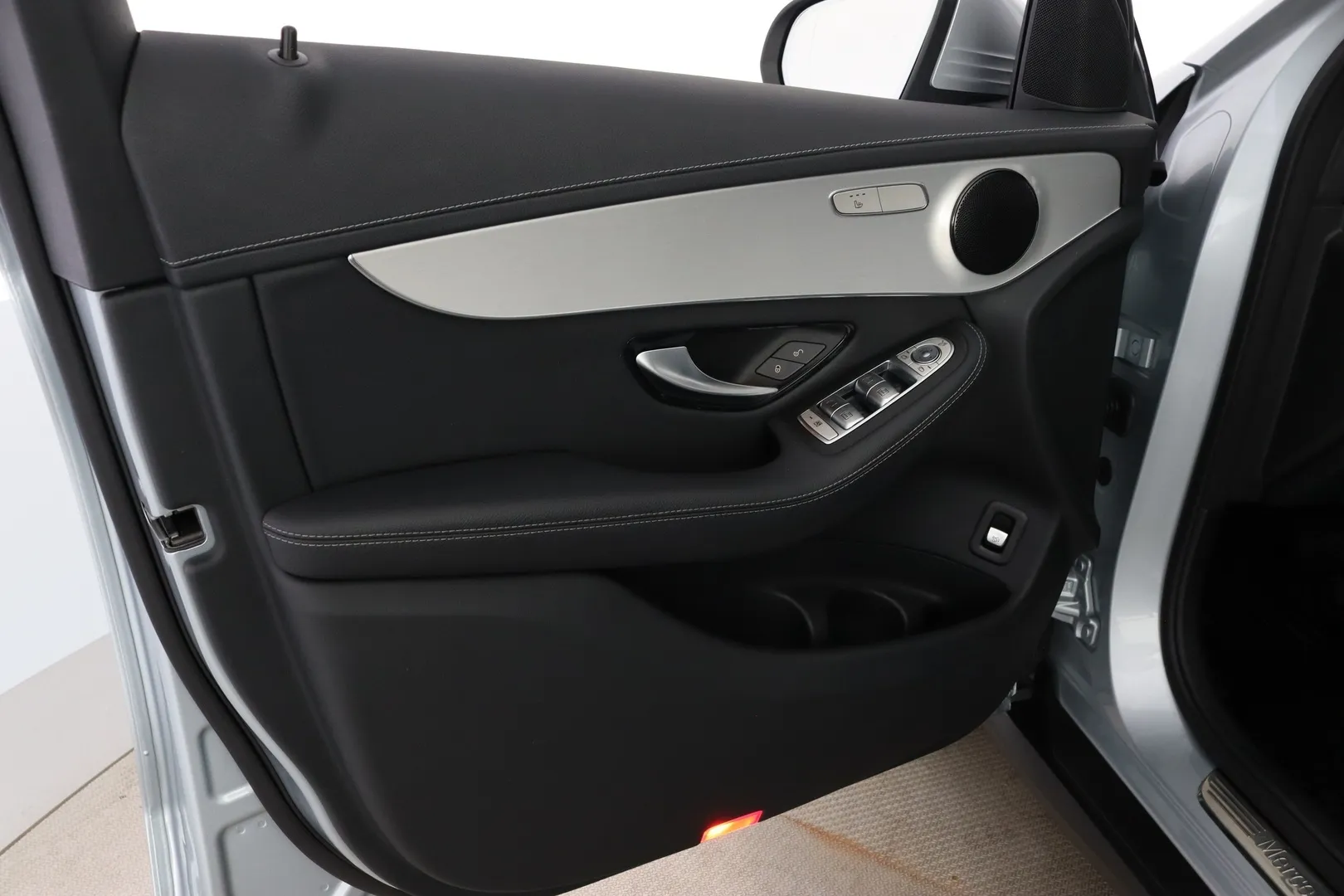 Mercedes-Benz GLC XPL-615 carousel image