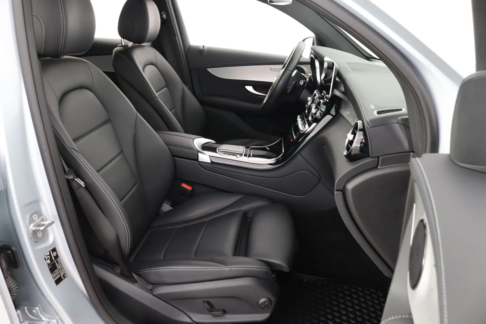 Mercedes-Benz GLC XPL-615 carousel image