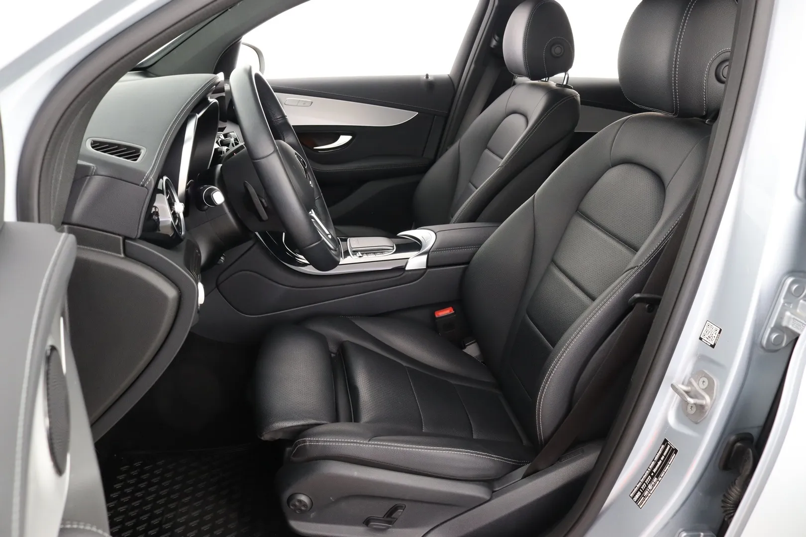 Mercedes-Benz GLC XPL-615 carousel image