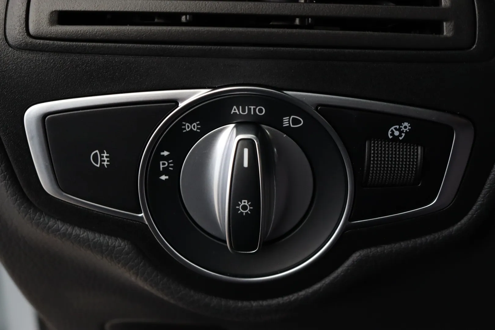 Mercedes-Benz GLC XPL-615 carousel image