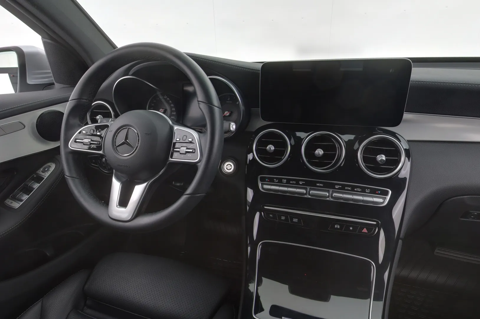 Mercedes-Benz GLC XPL-615 carousel image