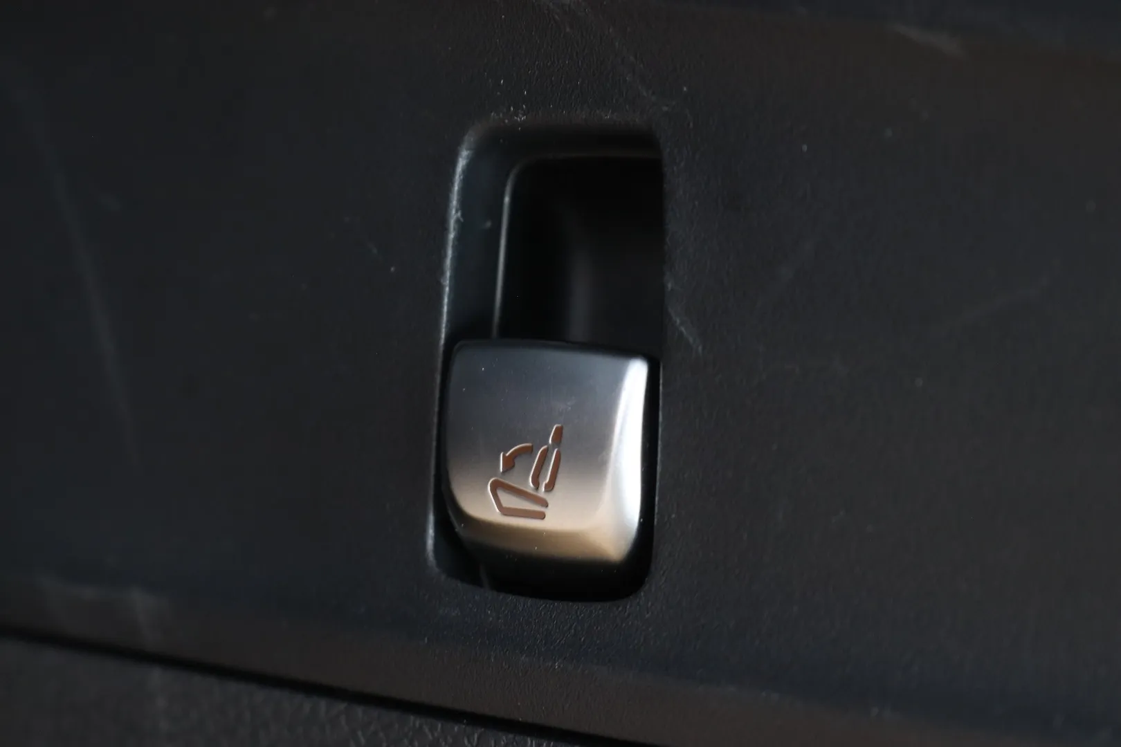 Mercedes-Benz GLC XPL-615 carousel image