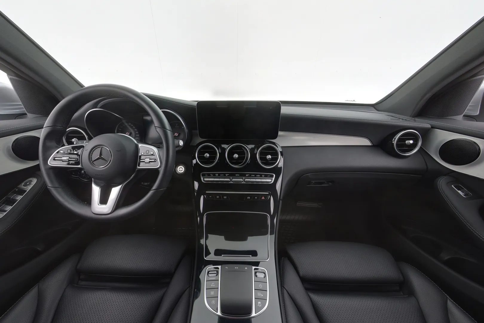 Mercedes-Benz GLC XPL-615 carousel image