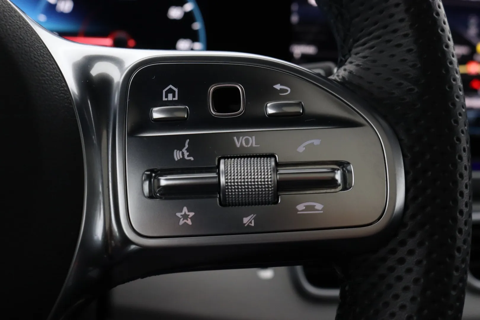 Mercedes-Benz GLE KUP-736 carousel image