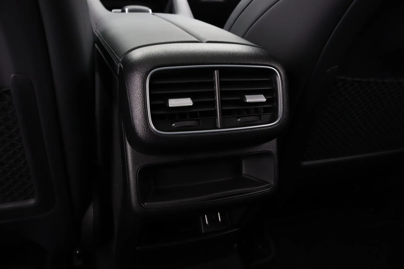 Mercedes-Benz GLE KUP-736 carousel image