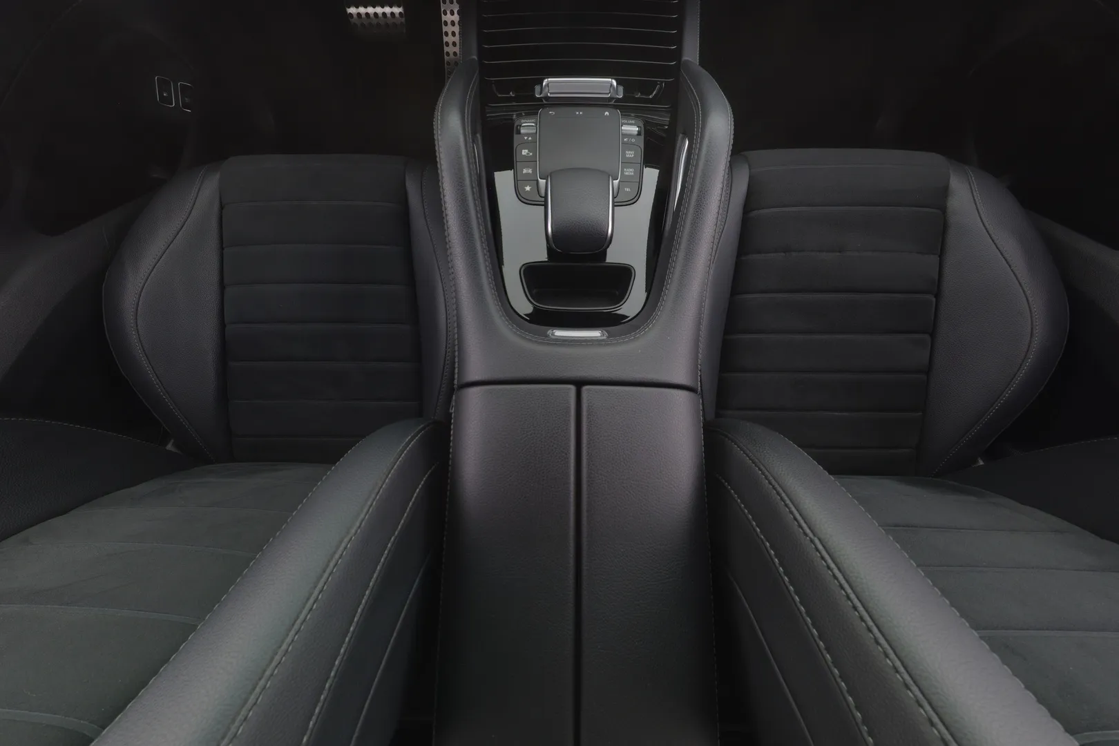 Mercedes-Benz GLE KUP-736 carousel image