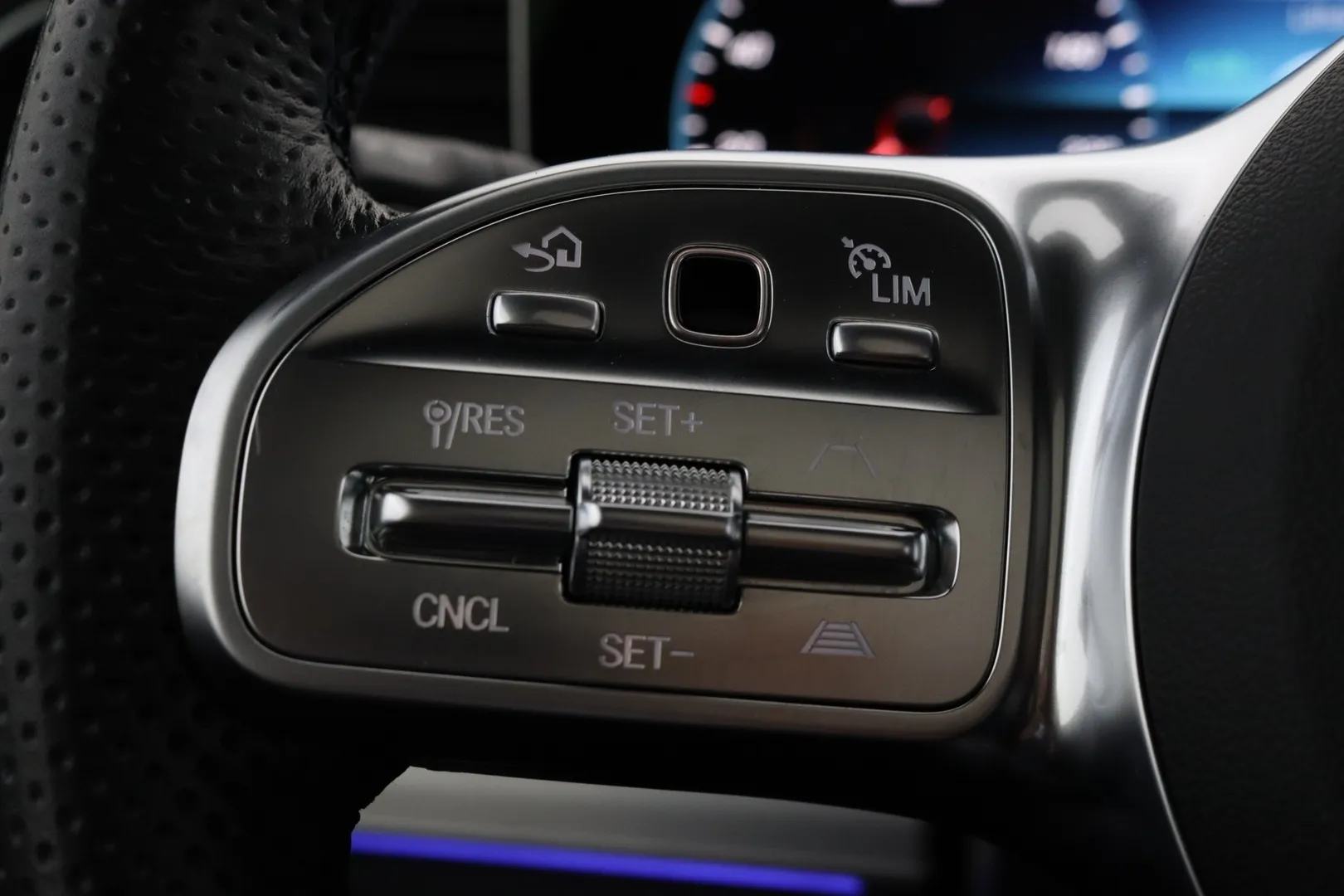 Mercedes-Benz GLE KUP-736 carousel image