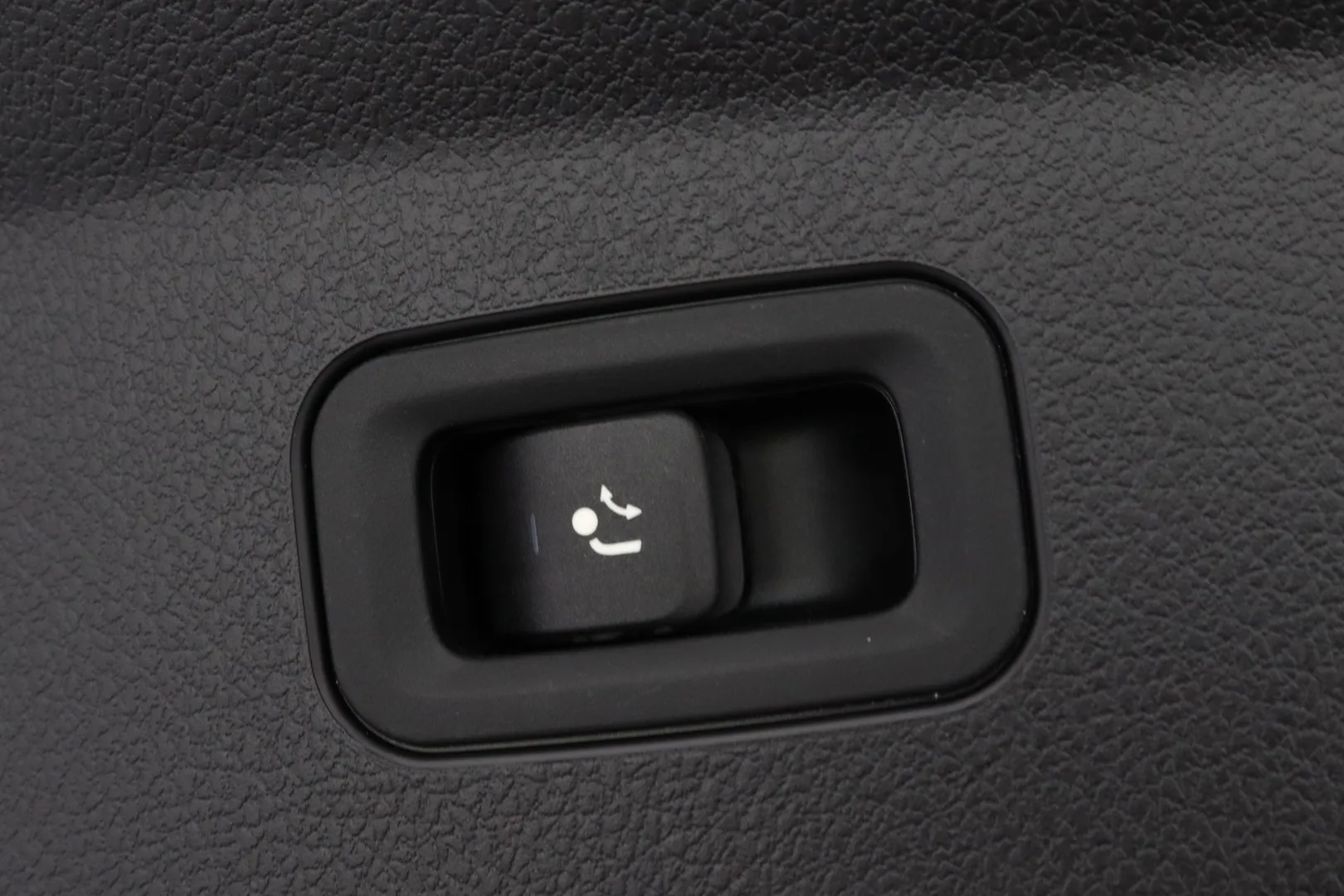 Mercedes-Benz GLE KUP-736 carousel image