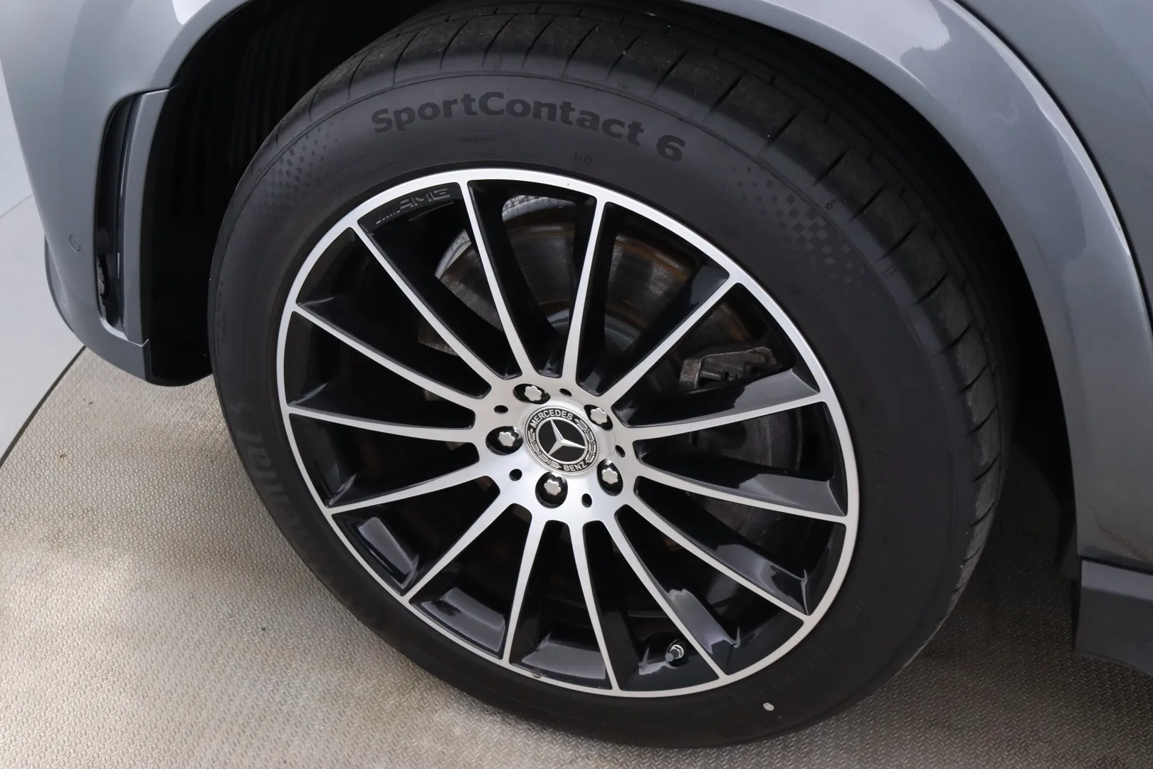 Mercedes-Benz GLE KUP-736 carousel image
