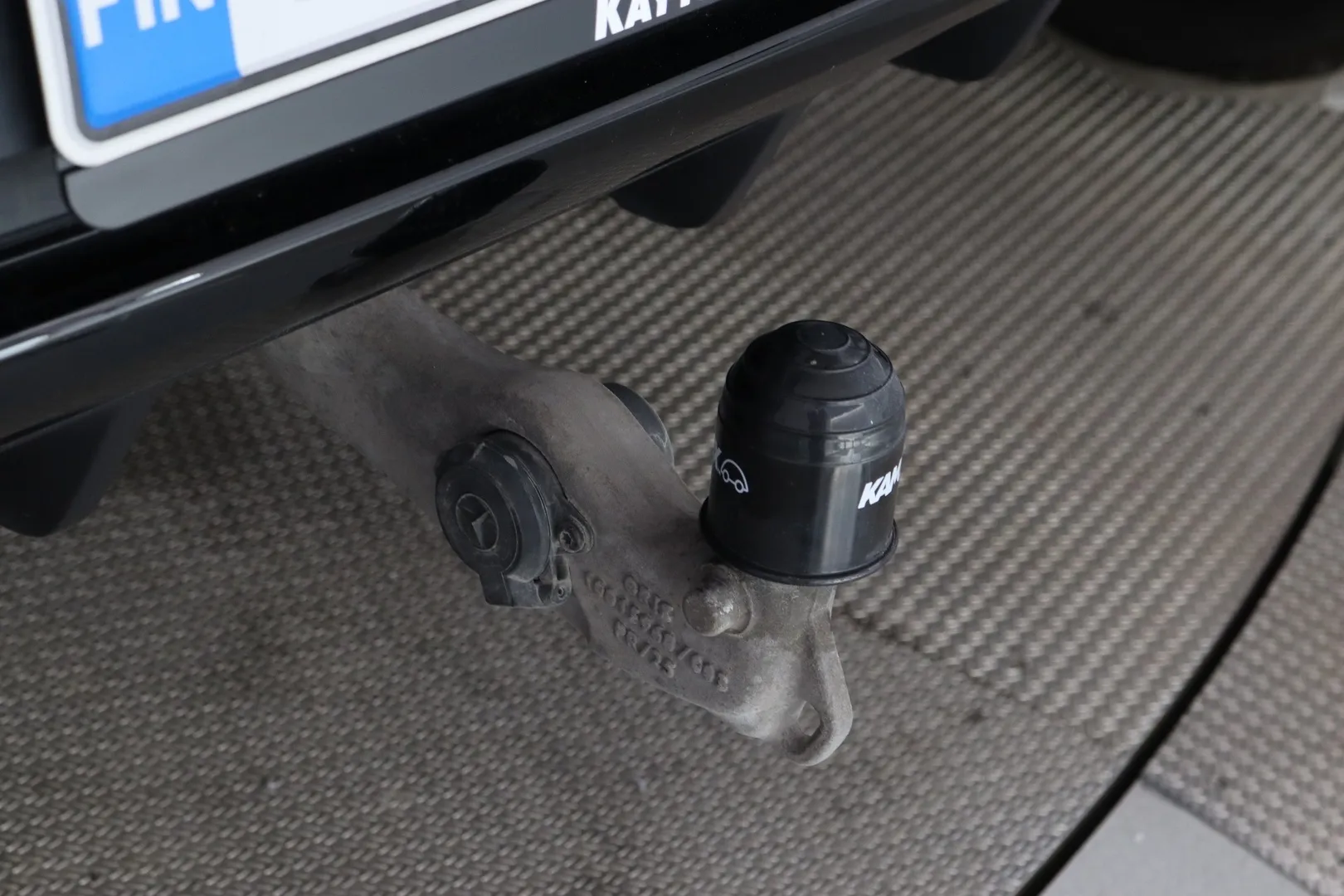 Mercedes-Benz GLE KUP-736 carousel image