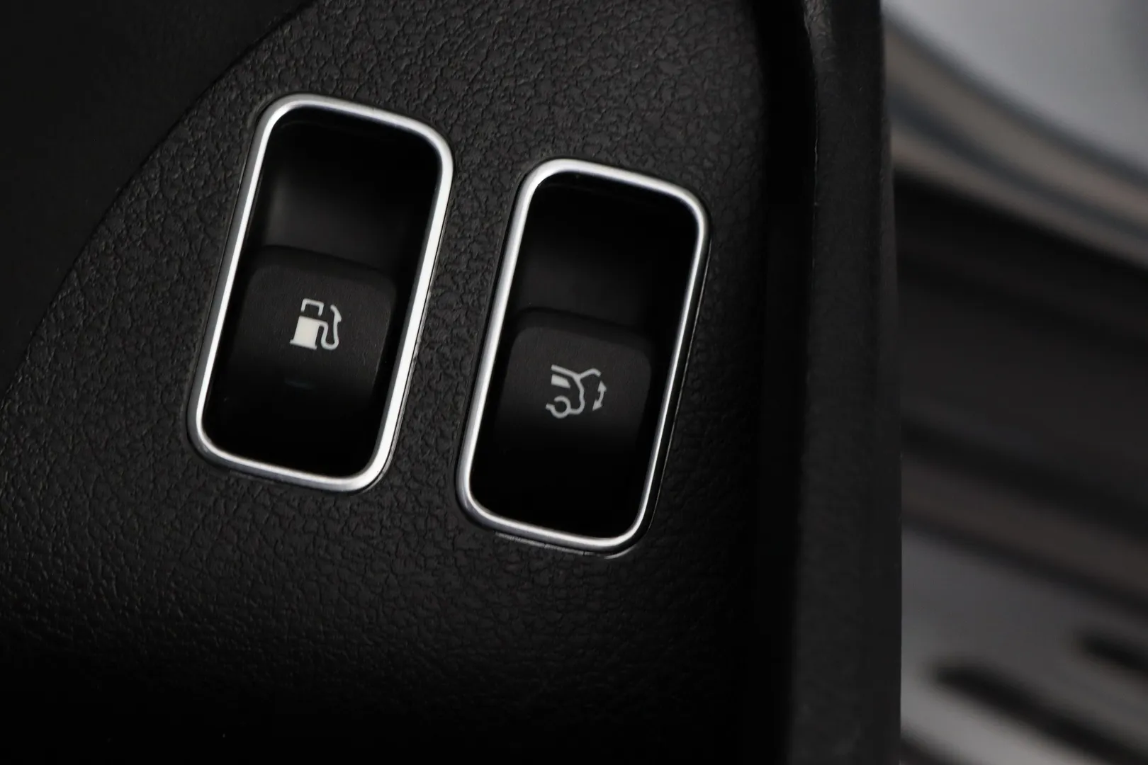 Mercedes-Benz GLE KUP-736 carousel image