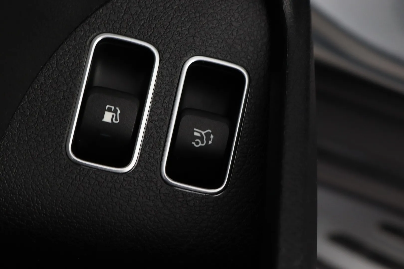 Mercedes-Benz GLE KUP-736 carousel image