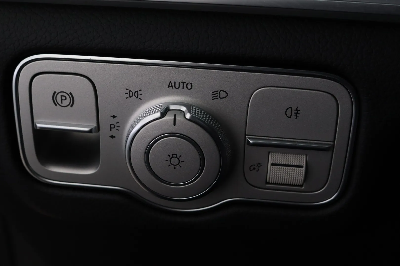 Mercedes-Benz GLE KUP-736 carousel image