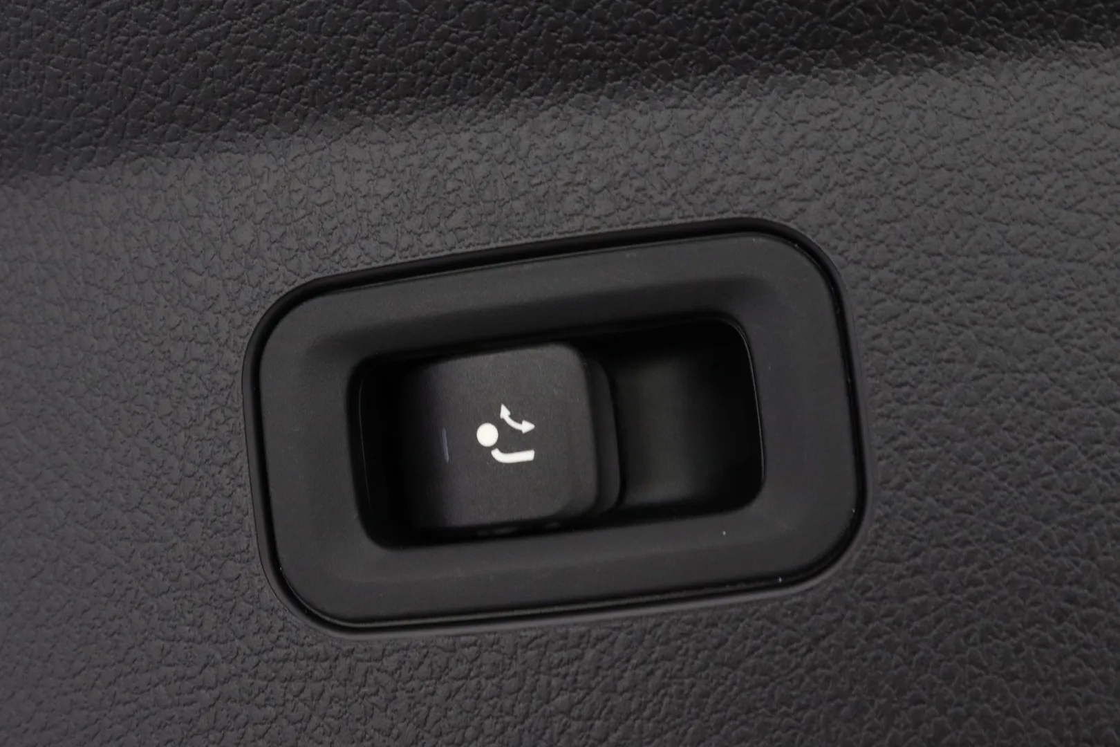 Mercedes-Benz GLE KUP-736 carousel image