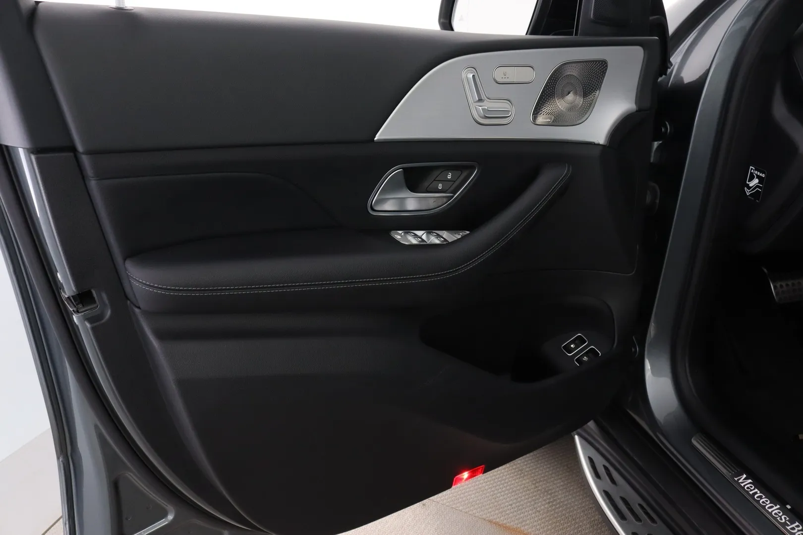 Mercedes-Benz GLE KUP-736 carousel image