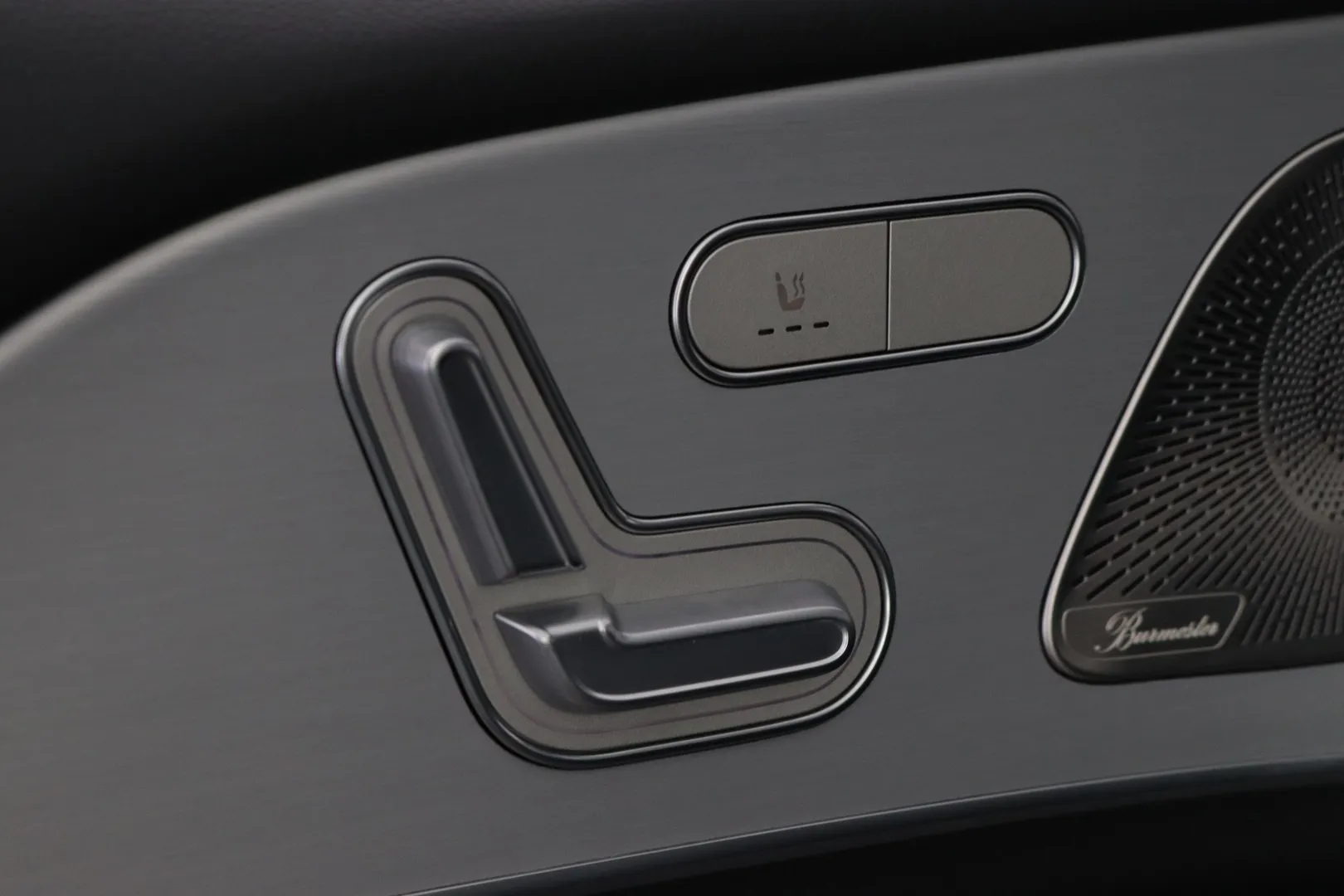Mercedes-Benz GLE KUP-736 carousel image