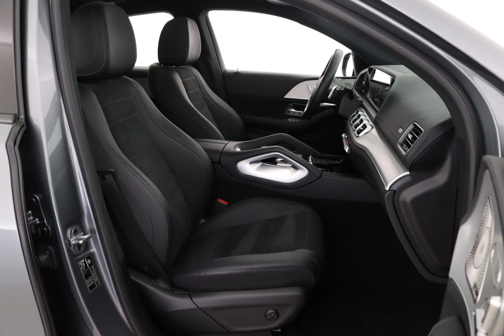 Mercedes-Benz GLE KUP-736 carousel image