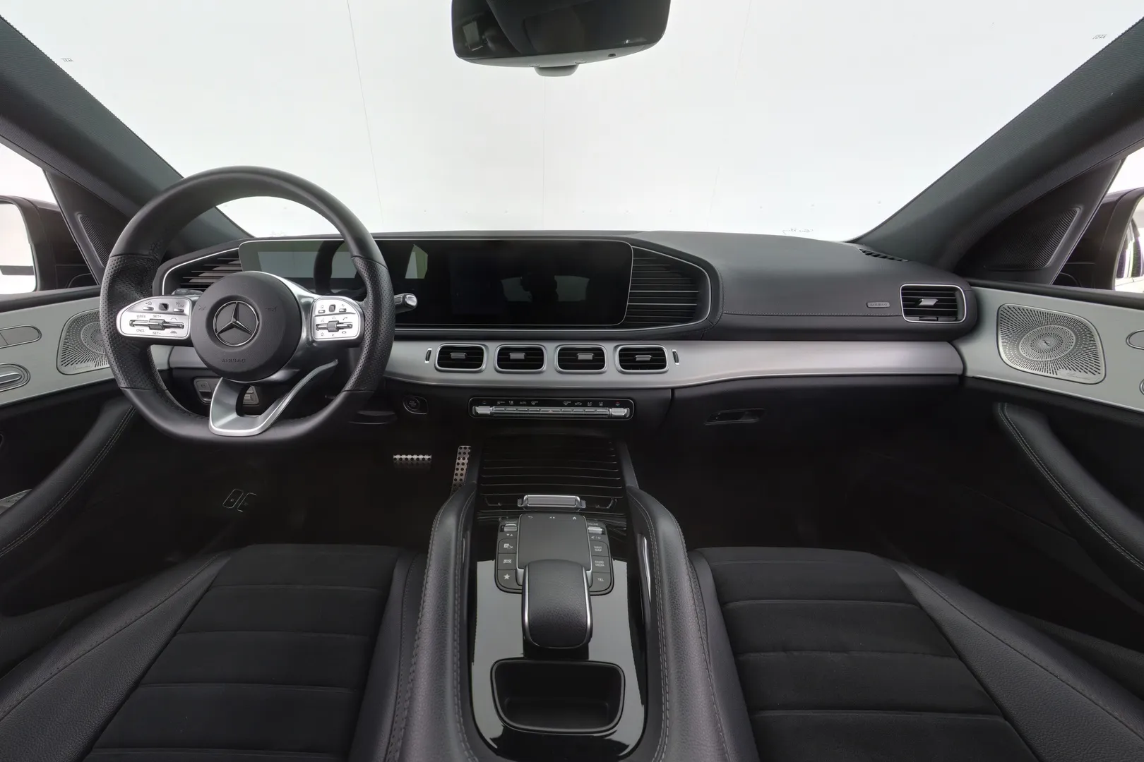 Mercedes-Benz GLE KUP-736 carousel image