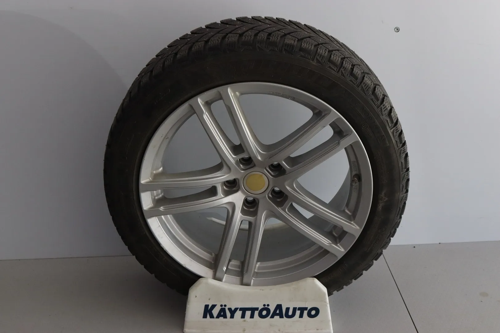 BMW 320 JMB-337 carousel image