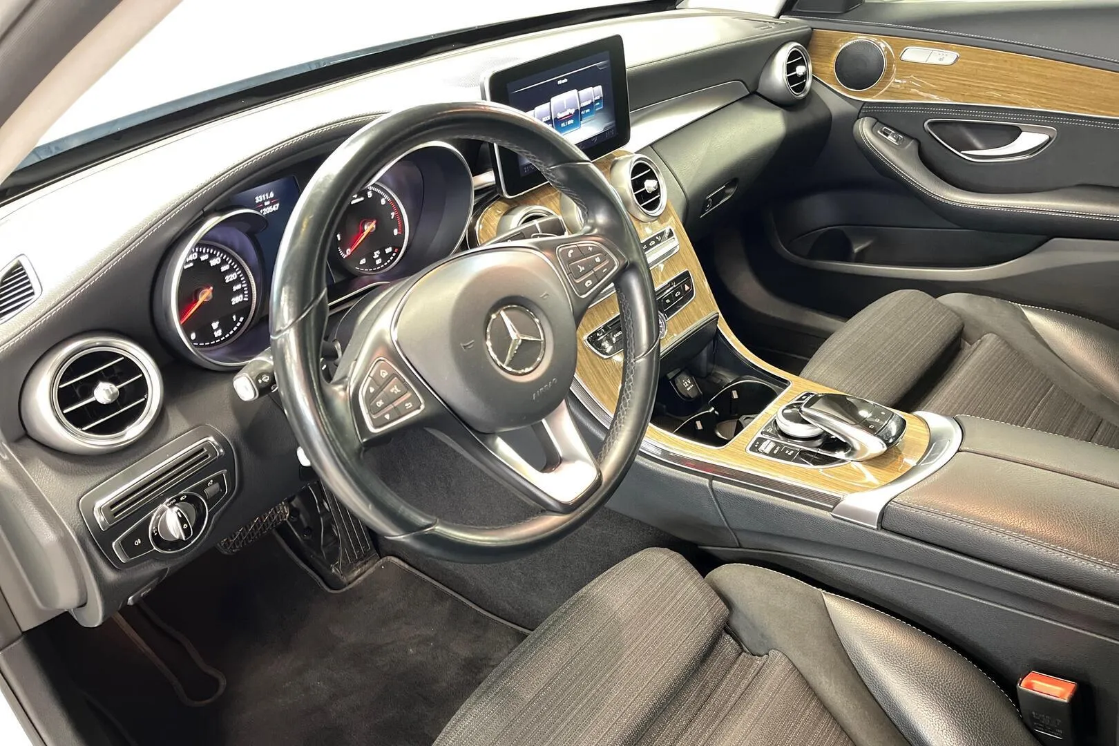 Mercedes-Benz C GLE-630 carousel image