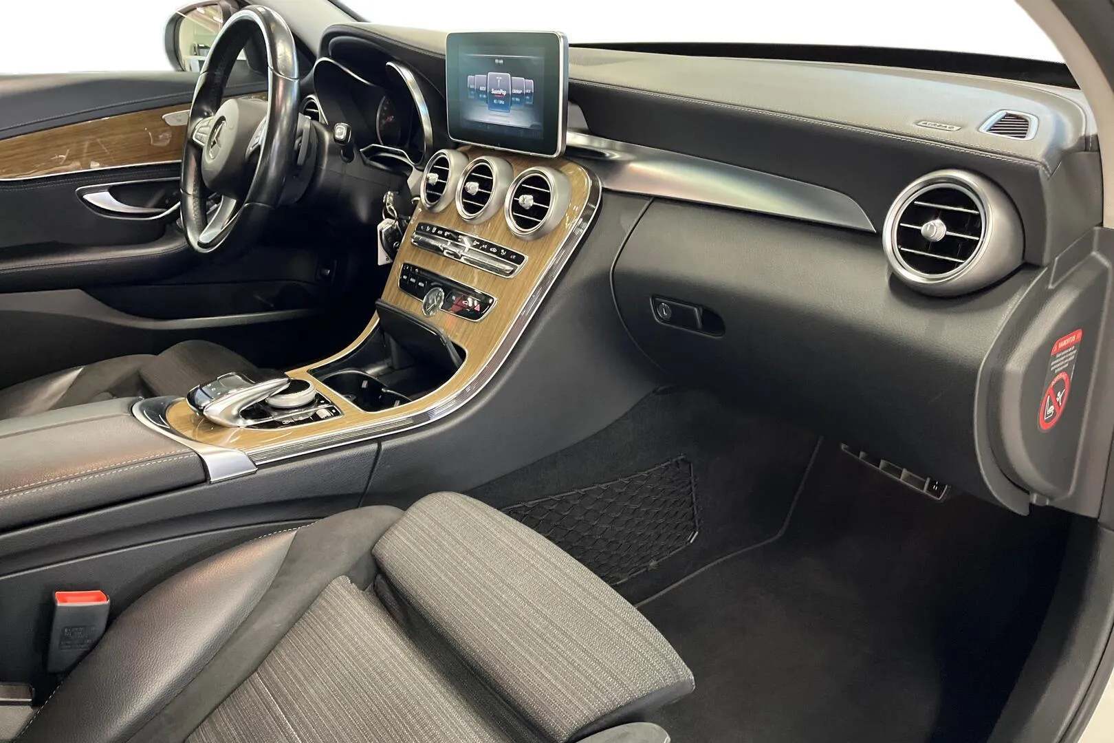 Mercedes-Benz C GLE-630 carousel image