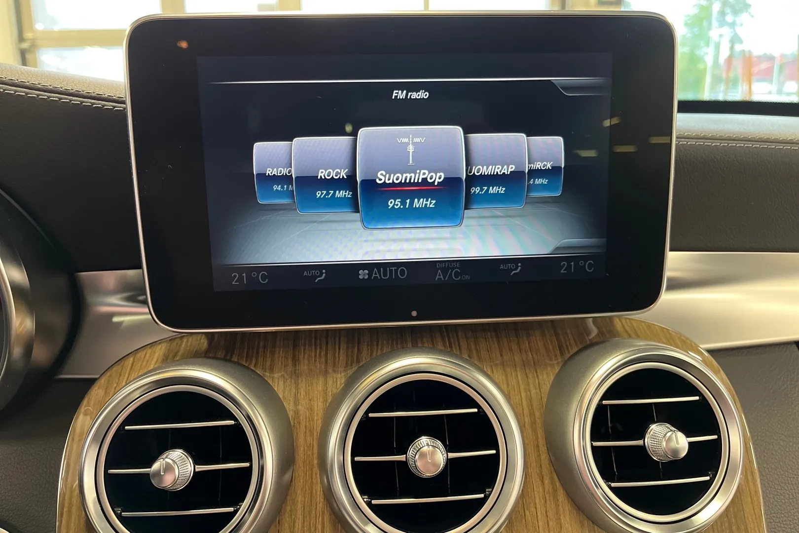 Mercedes-Benz C GLE-630 carousel image