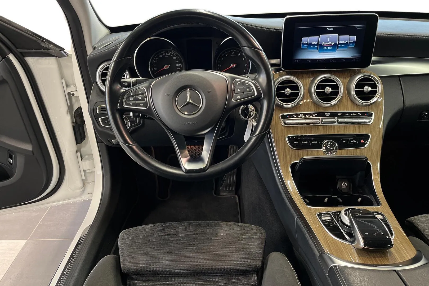 Mercedes-Benz C GLE-630 carousel image