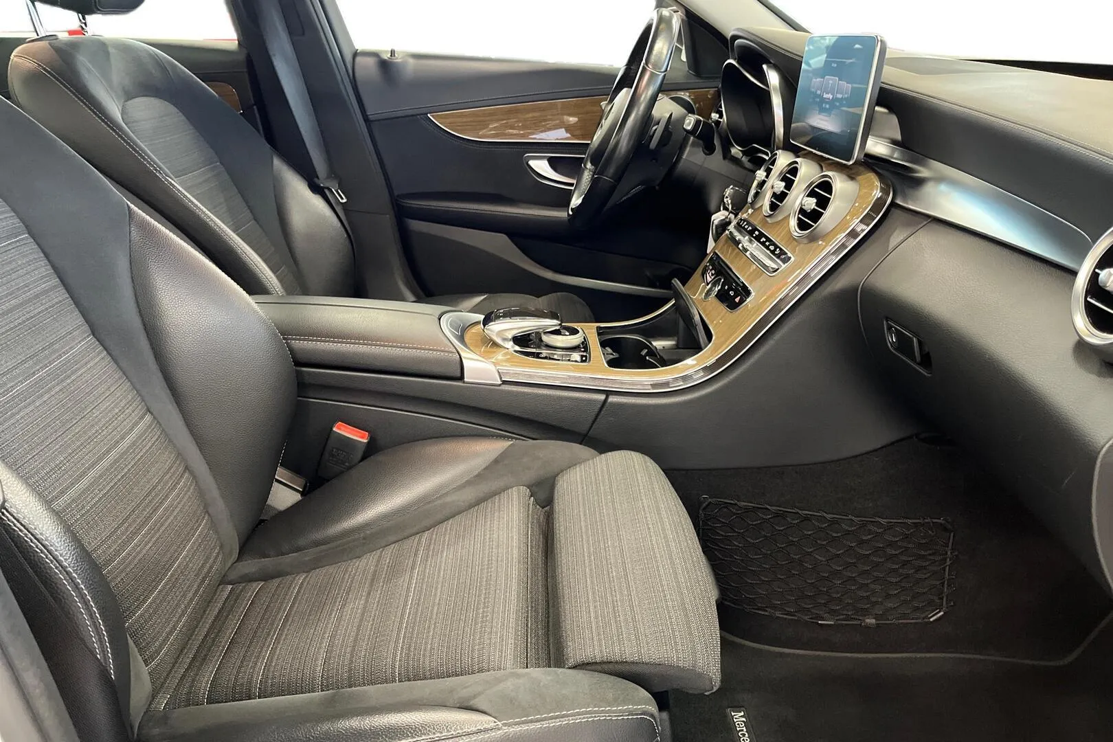 Mercedes-Benz C GLE-630 carousel image