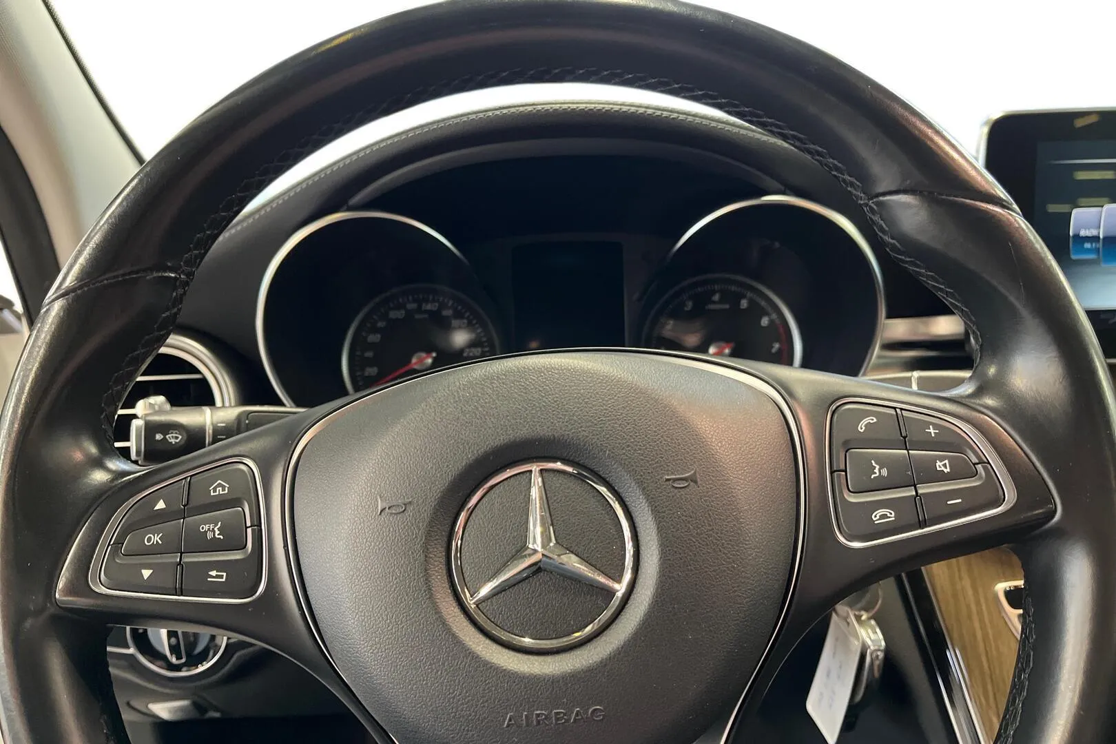 Mercedes-Benz C GLE-630 carousel image
