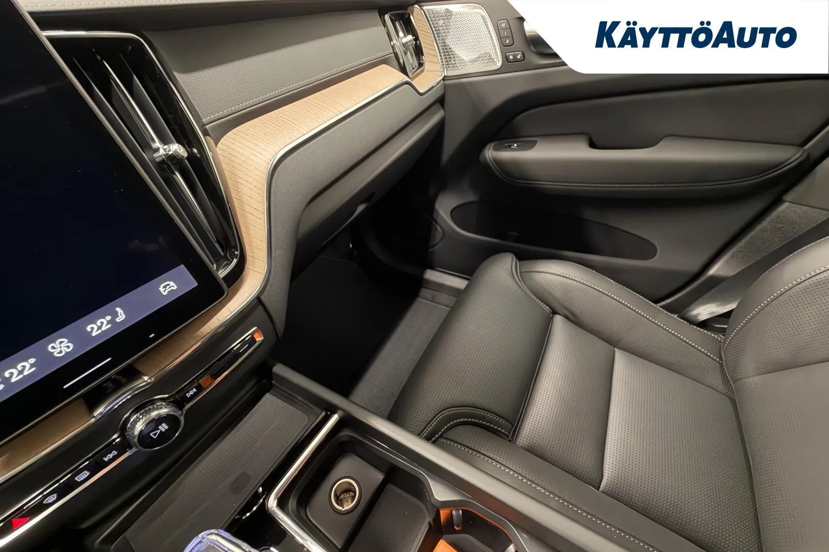 Volvo XC60 SSJ-668 carousel image