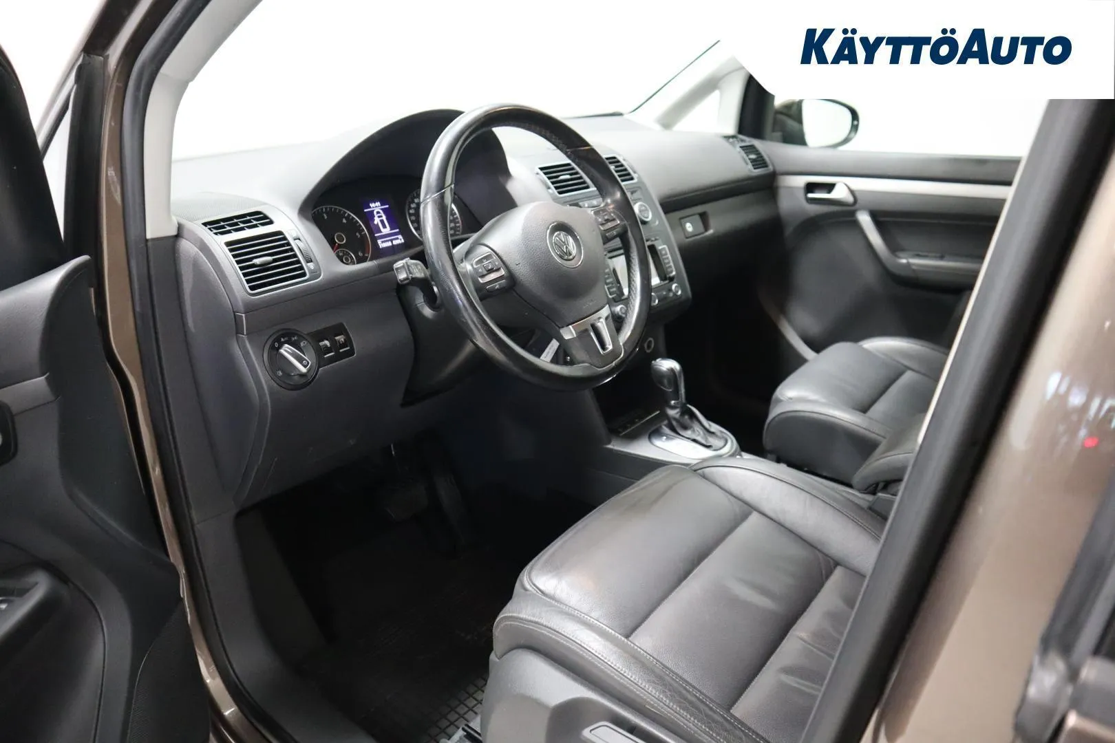 Volkswagen Touran VXA-853 carousel image