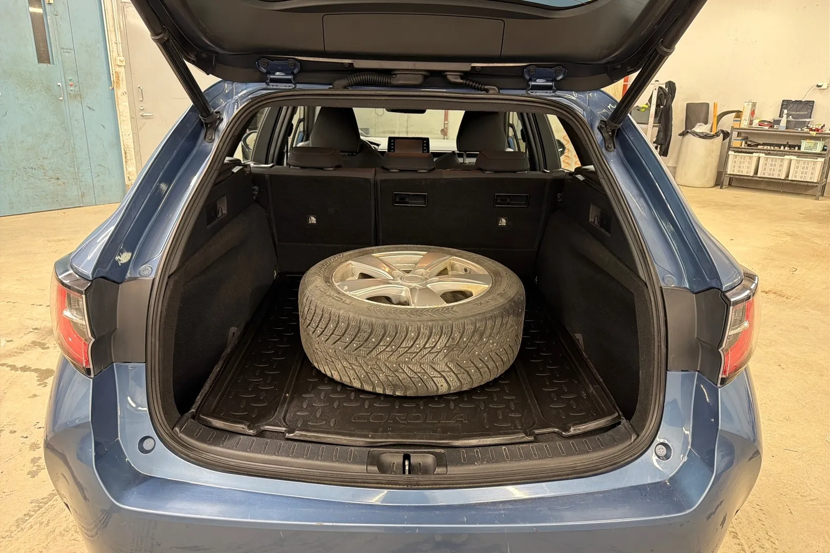 Toyota Corolla YLT-774 carousel image
