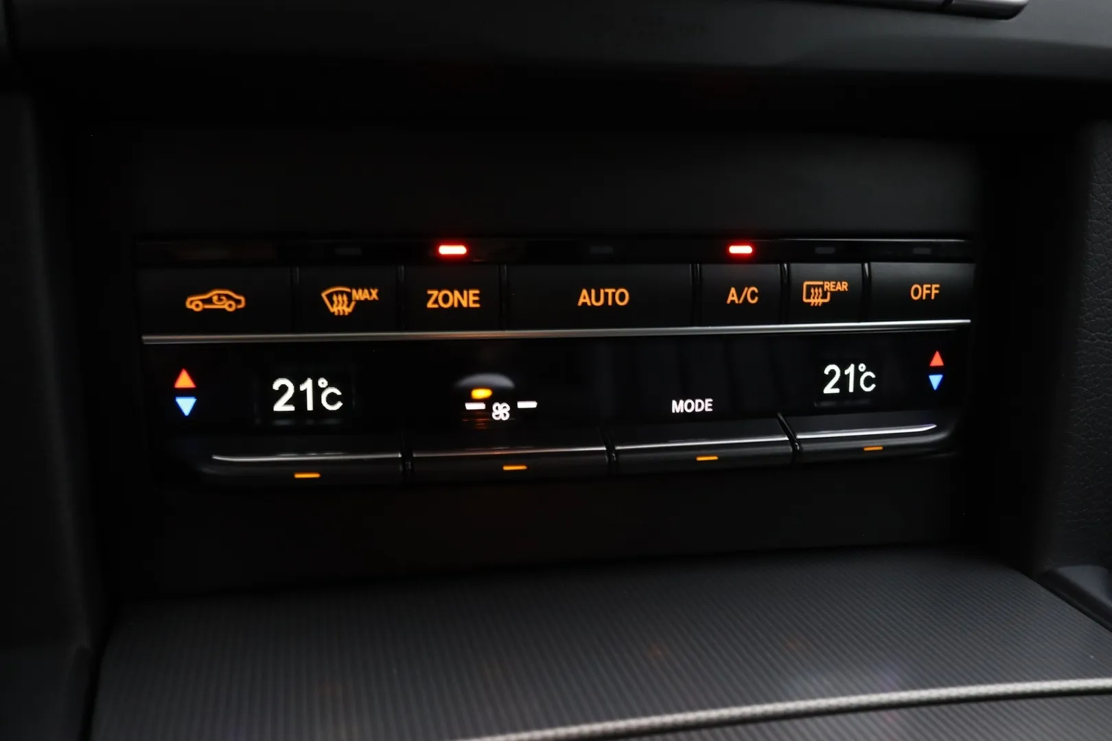 Mercedes-Benz E SZZ-177 carousel image