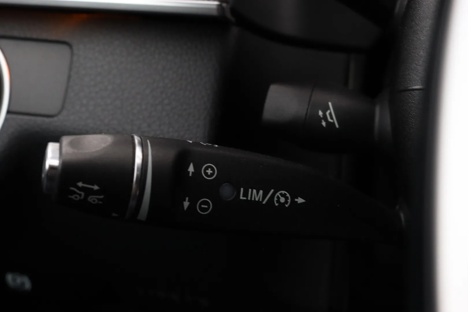 Mercedes-Benz E SZZ-177 carousel image