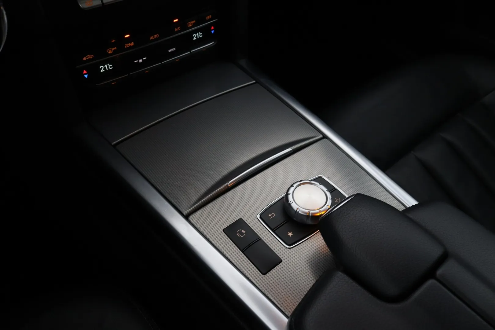 Mercedes-Benz E SZZ-177 carousel image