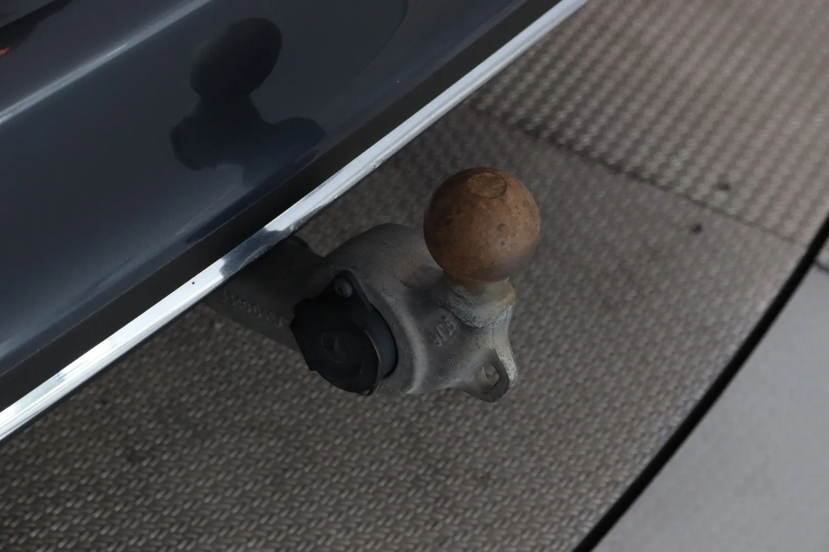 Mercedes-Benz E SZZ-177 carousel image