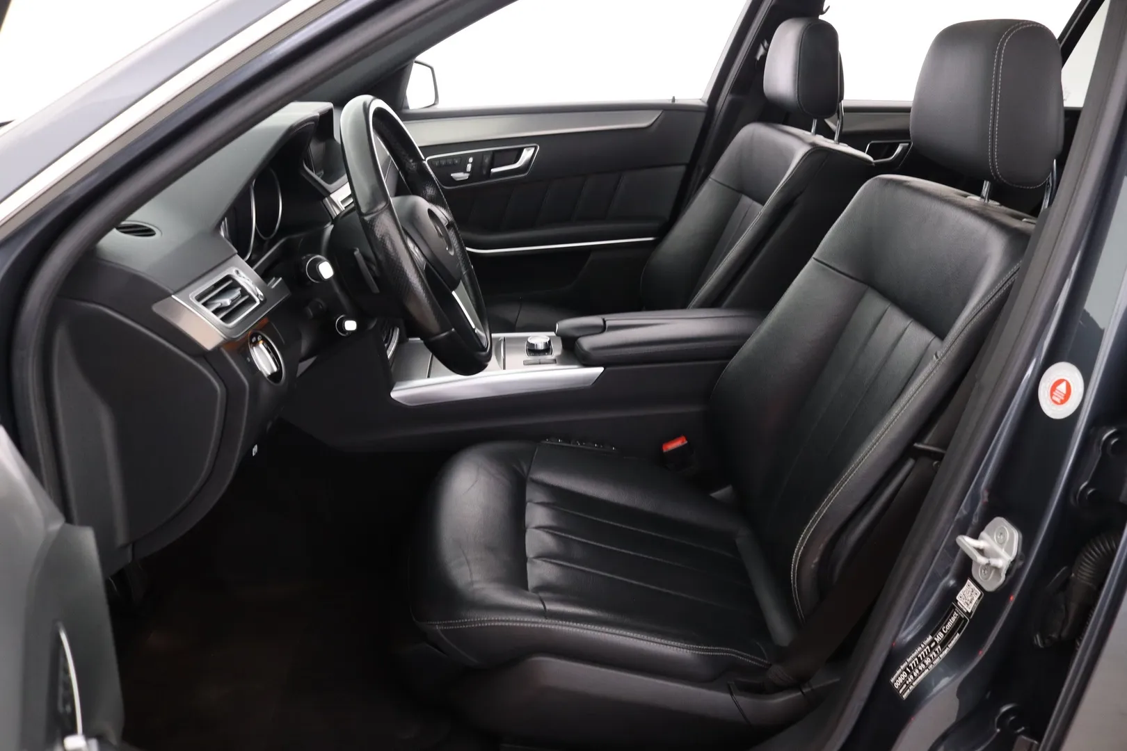 Mercedes-Benz E SZZ-177 carousel image