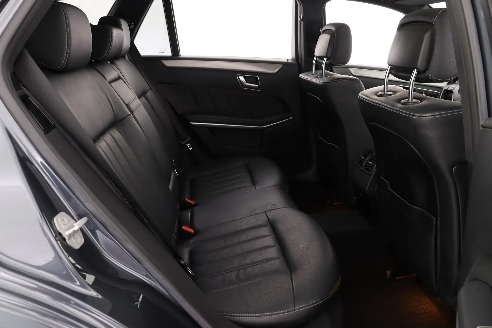 Mercedes-Benz E SZZ-177 carousel image