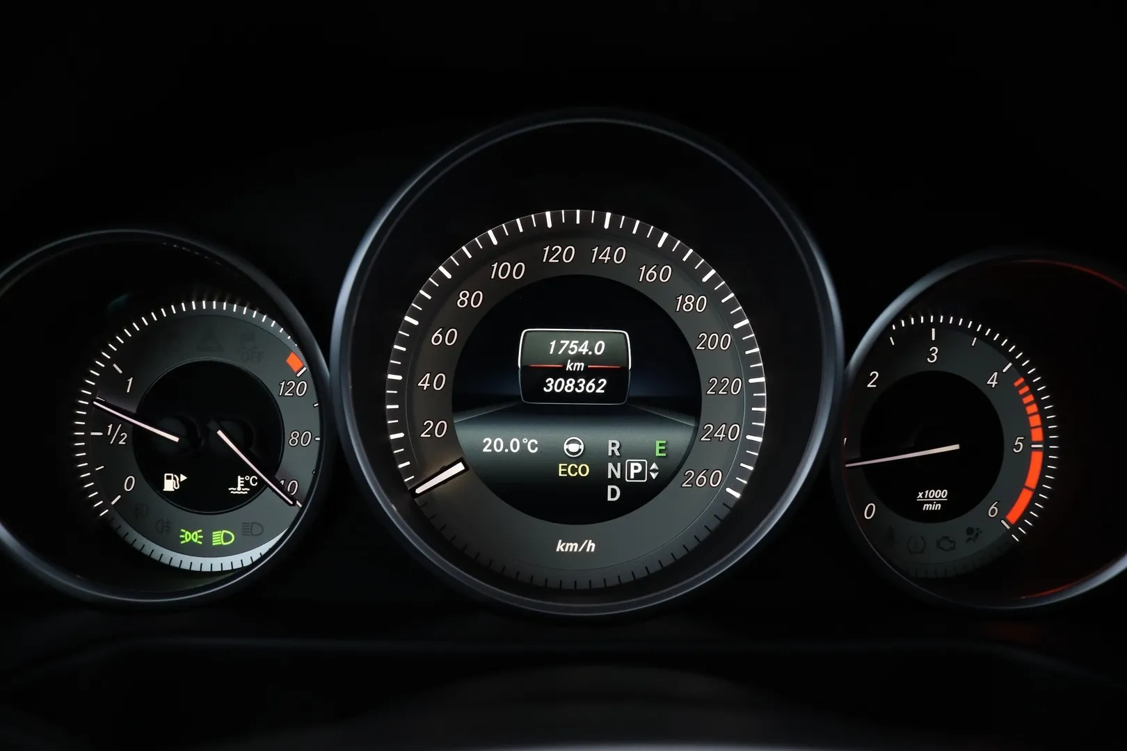 Mercedes-Benz E SZZ-177 carousel image