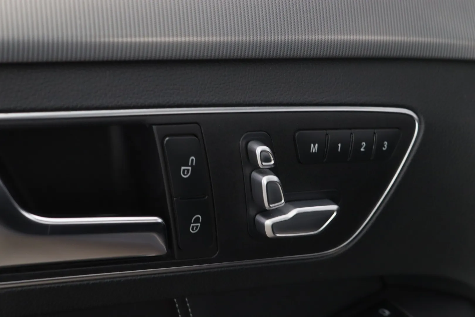 Mercedes-Benz E SZZ-177 carousel image