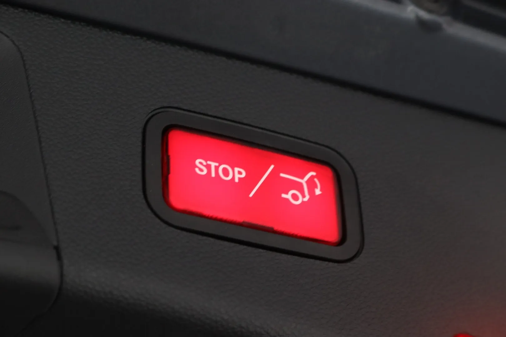 Mercedes-Benz E SZZ-177 carousel image