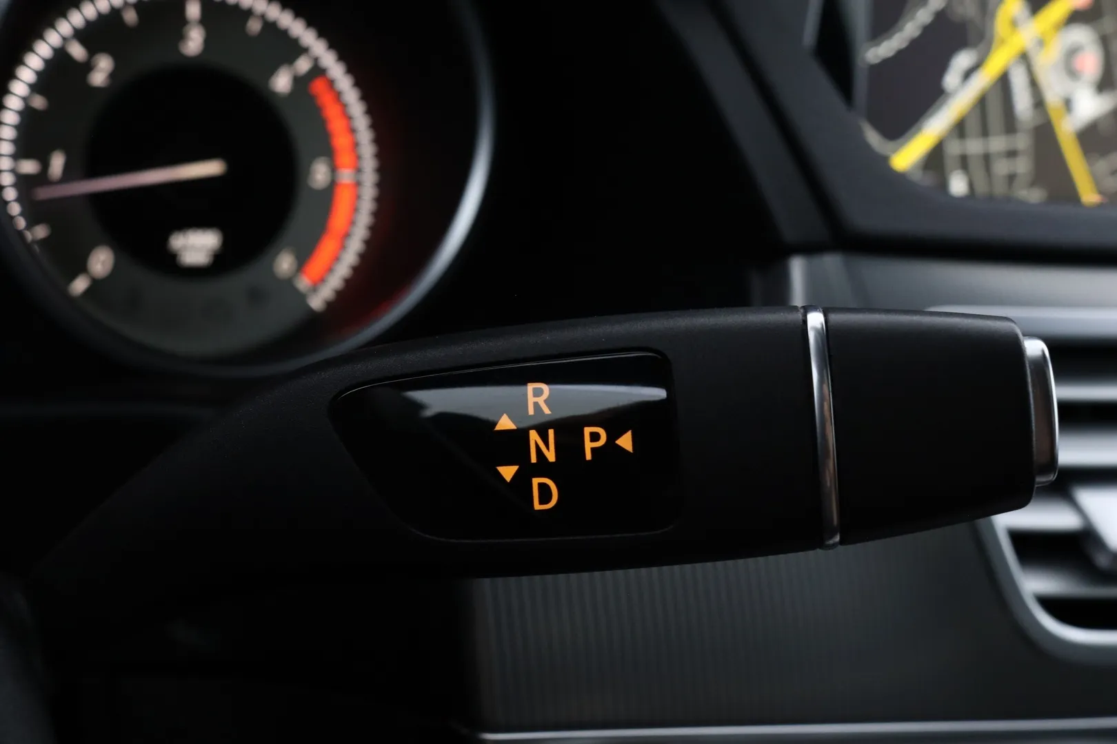 Mercedes-Benz E SZZ-177 carousel image