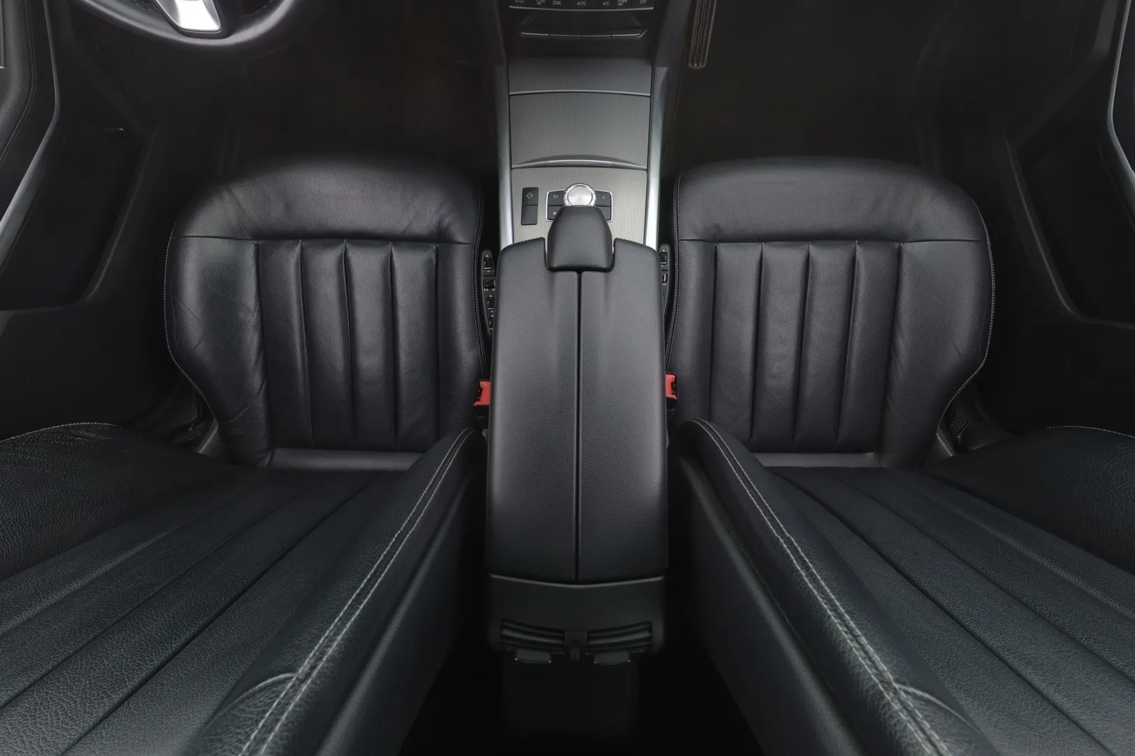 Mercedes-Benz E SZZ-177 carousel image